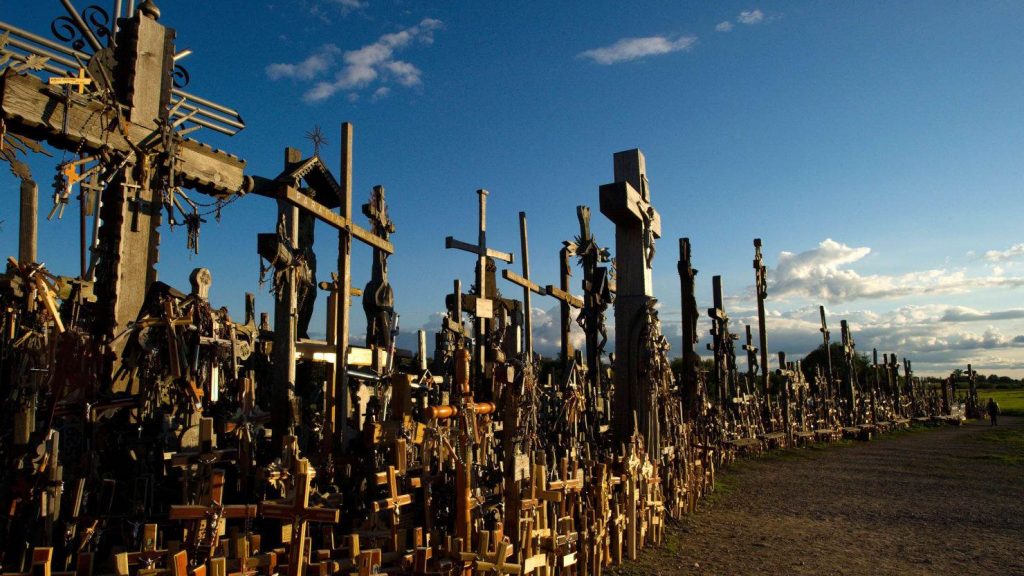 group tour to the hill fo crosses