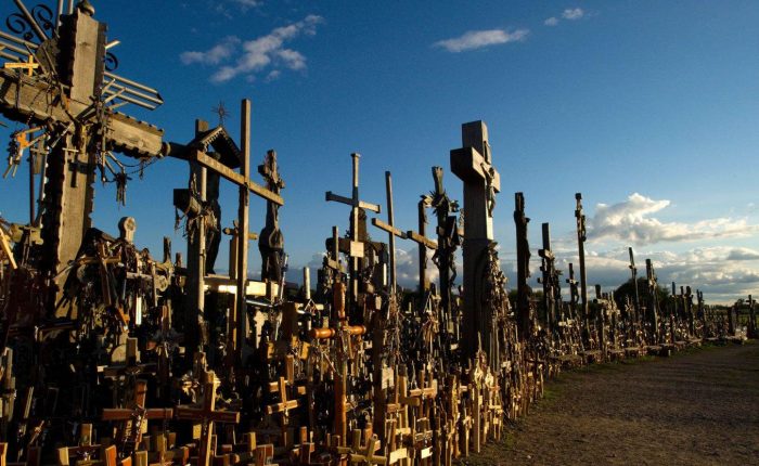 group tour to the hill fo crosses