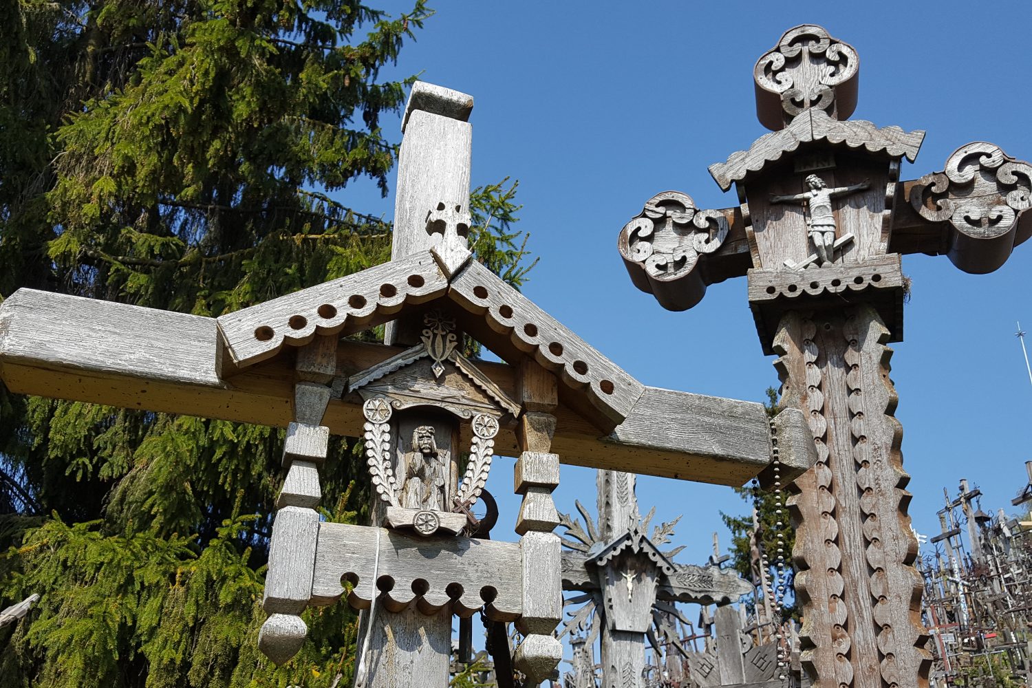 cross crafting tradition in lithuania crosses