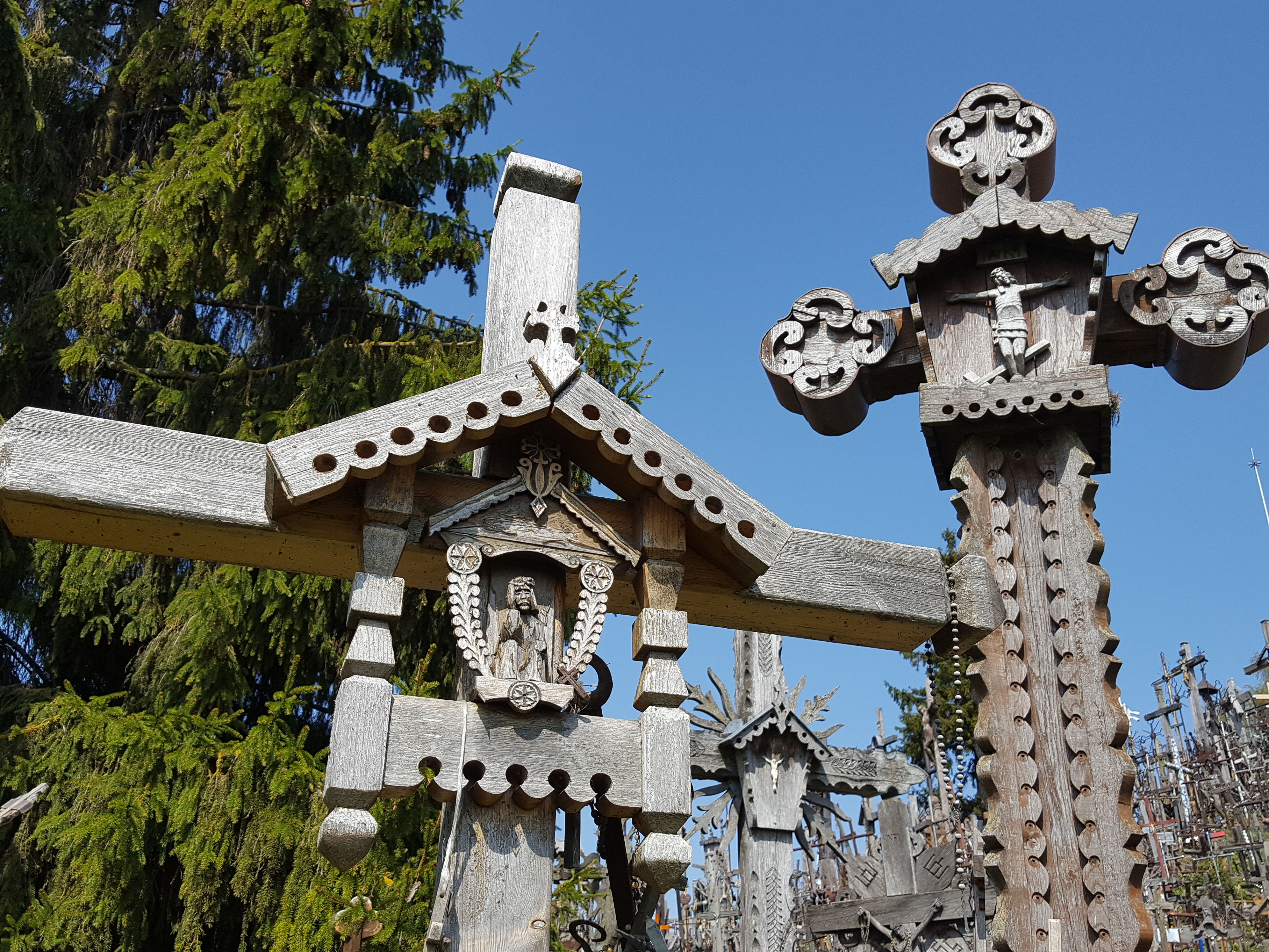 cross crafting tradition in lithuania crosses